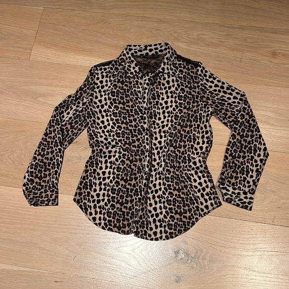 Zara leopard print buttoned shirt with lace detail on shoulders. XS. Like new. - Picture 3 of 4